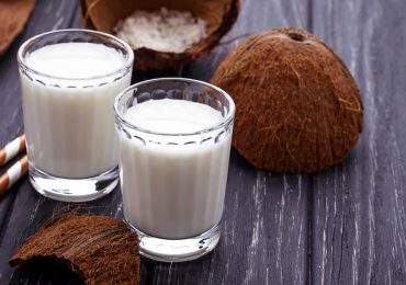 Conoce ocho de los beneficios de tomar leche de coco