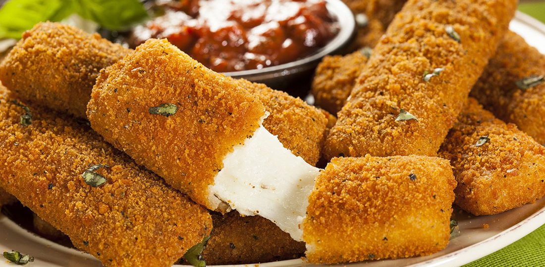 ¡Fácil e irresistible!: Deliciosos deditos de queso mozzarella