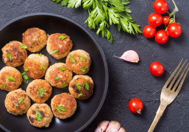 ¿Un bocadito fácil y delicioso? ¡Albóndigas de pollo!