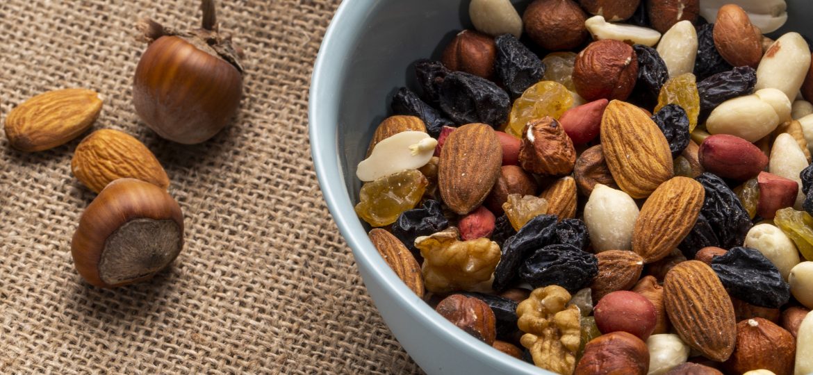 Beneficios de usar frutos secos en tus ensaladas + 3 recetas rápidas de preparar