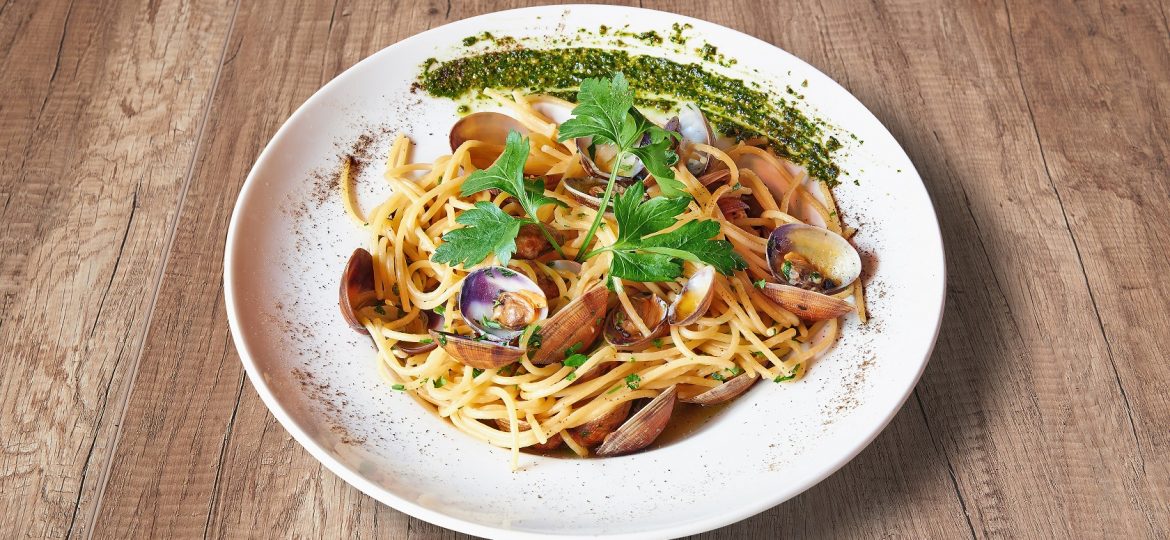 Prepara un almuerzo italiano: Vongole con Queso Parmesano