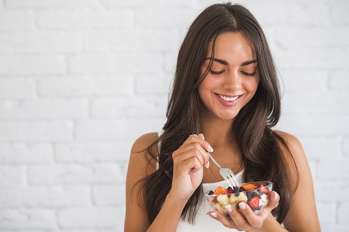 Aprende cómo eliminar tus malos hábitos alimenticios.