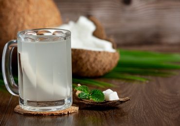 Beneficios del agua de coco en ayunas
