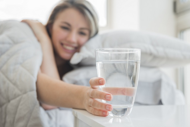 Beneficios de beber agua en la mañana