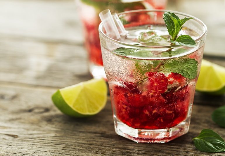 Margarita de frutos rojos: Una bebida refrescante y deliciosa.