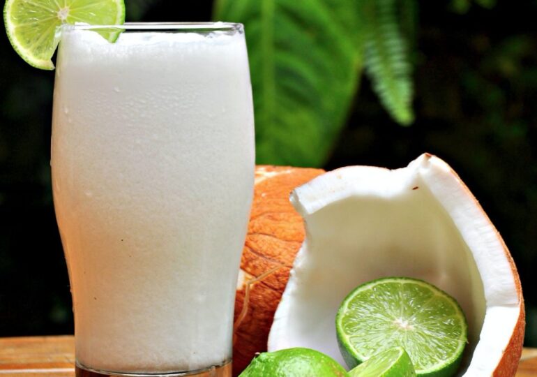5 Cócteles Tropicales para Disfrutar en Casa ¡sin alcohol!